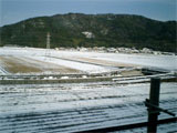 新幹線車窓からの雪景色