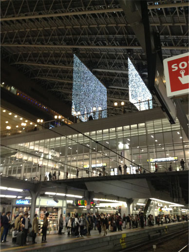大阪駅：時空の広場イルミネーション(下から)