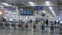阪急梅田駅3階右側改札口前